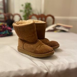 Girls short tan UGGs